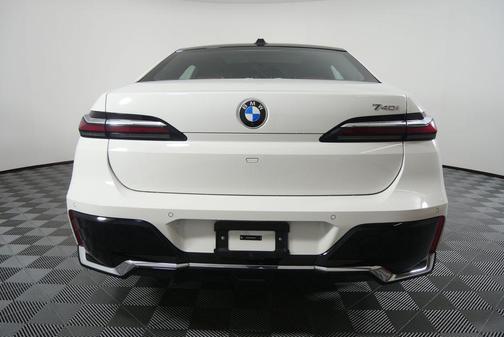 2025 BMW 740 740i