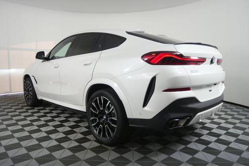 Mineral White Metallic 2027 BMW X6 xDrive40i