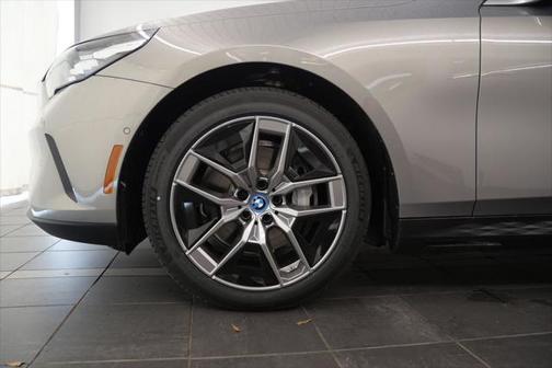 2025 BMW i5 xDrive40
