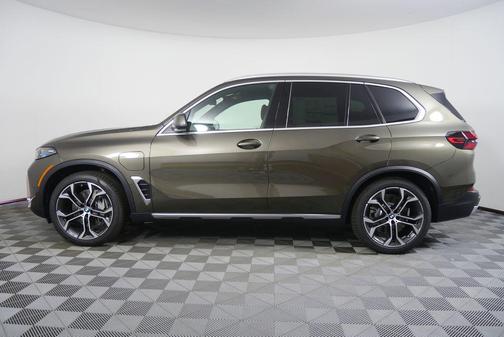 Manhattan Green Metallic 2026 BMW X5 PHEV xDrive50e
