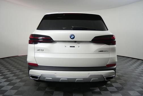 Mineral White Metallic 2026 BMW X5 PHEV xDrive50e