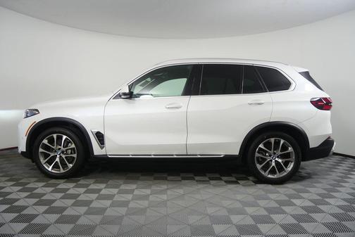 White Metallic 2024 BMW X5 sDrive40i