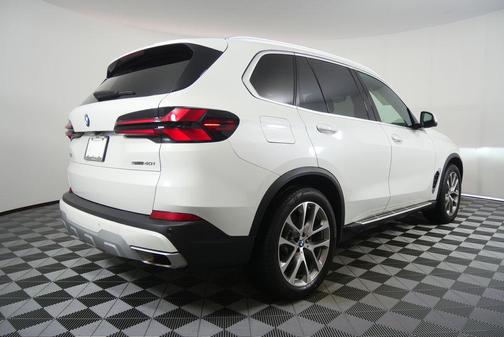 White Metallic 2024 BMW X5 sDrive40i
