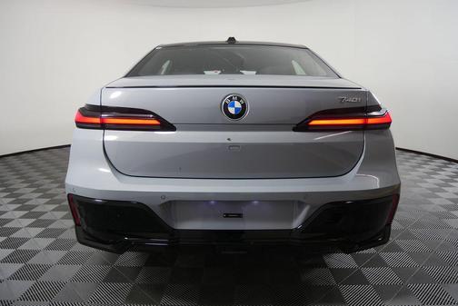 2026 BMW 740 i
