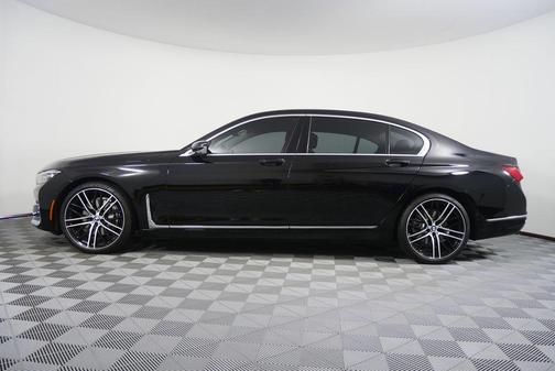 2022 BMW 740 i