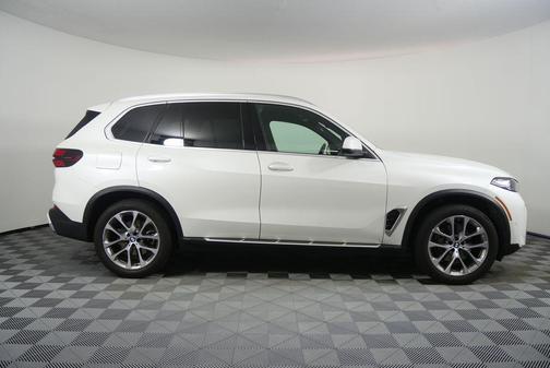 White Metallic 2026 BMW X5 sDrive40i