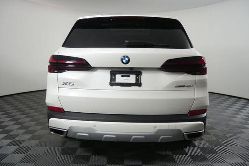 White Metallic 2026 BMW X5 sDrive40i