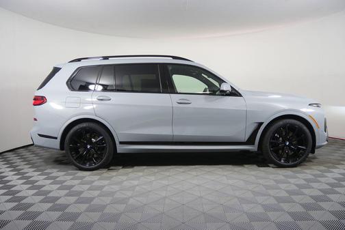 Brooklyn Grey Metallic 2027 BMW X7 xDrive40i