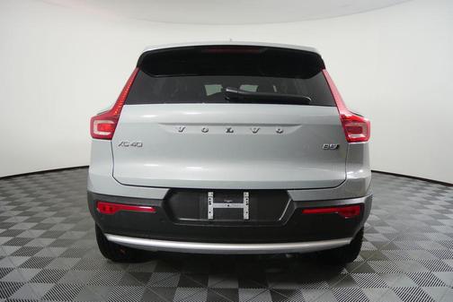 2025 Volvo XC40 B5 Plus Bright Theme