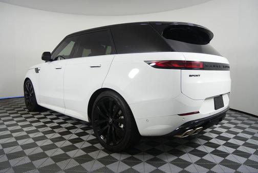 2025 Land Rover Range Rover Sport SE