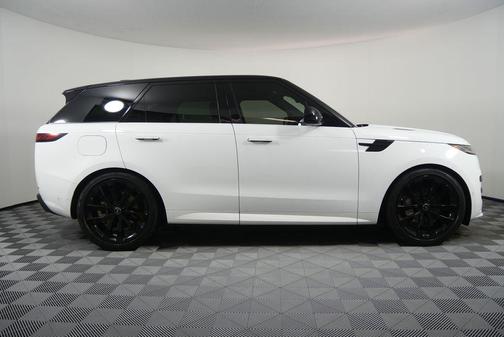2025 Land Rover Range Rover Sport SE