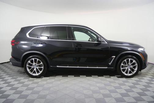 Black Sapphire Metallic 2024 BMW X5 xDrive40i