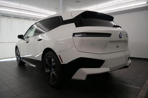2025 BMW iX xDrive50