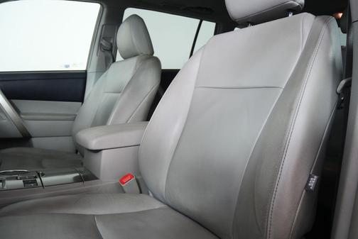 2012 Toyota Highlander SE