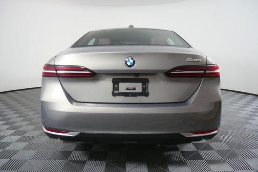 Oxide Grey Metallic 2025 BMW 530 530i