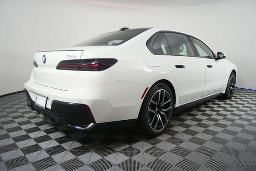 Alpine White 2026 BMW 740 740i