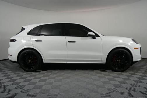 2024 Porsche Cayenne S