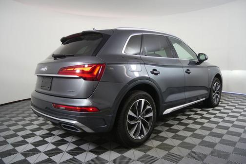Daytona Gray Pearl Effect 2022 Audi Q5 45 S line Premium Plus