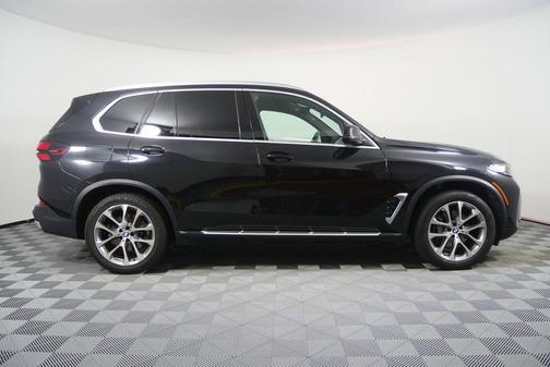 Black Sapphire Metallic 2024 BMW X5 sDrive40i