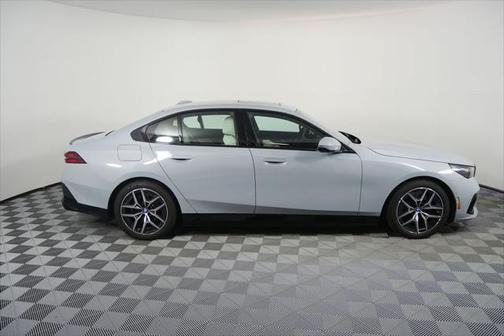 2025 BMW i5 xDrive40
