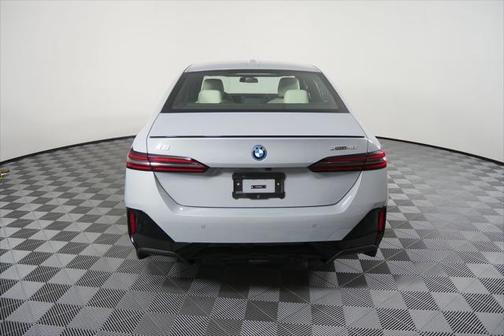 2025 BMW i5 xDrive40