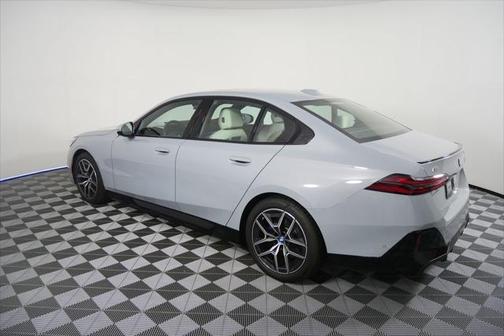 2025 BMW i5 xDrive40