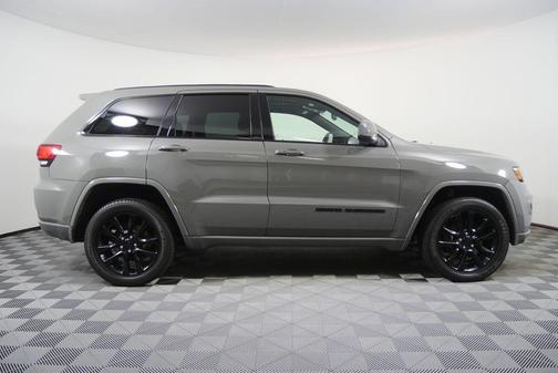 Sting-Gray Clearcoat 2021 Jeep Grand Cherokee Laredo