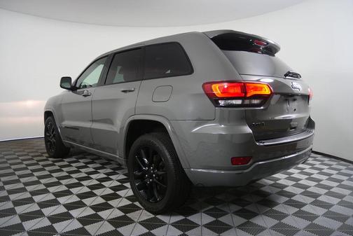 Sting-Gray Clearcoat 2021 Jeep Grand Cherokee Laredo
