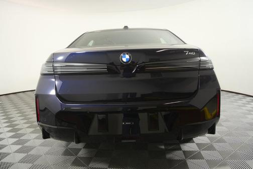 Carbon Black Metallic 2027 BMW 740 i