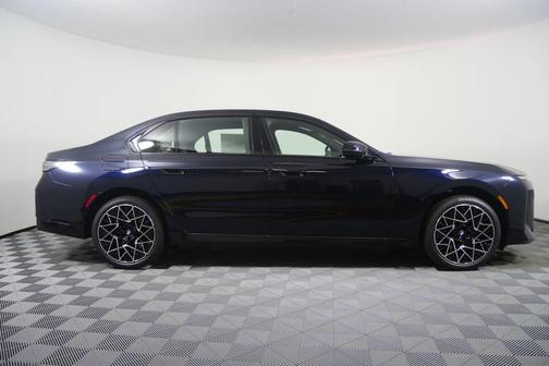 Carbon Black Metallic 2027 BMW 740 i