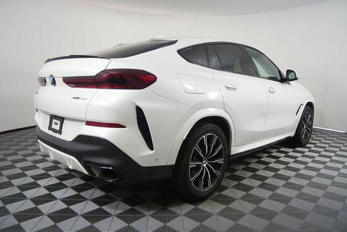 Mineral White Metallic 2025 BMW X6 xDrive40i