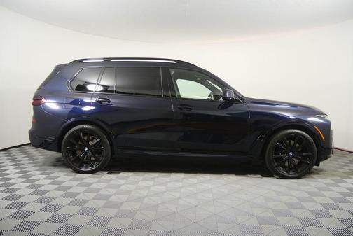 Carbon Black Metallic 2026 BMW X7 xDrive40i