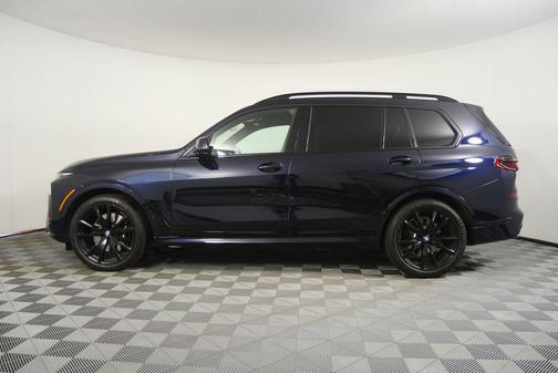 Carbon Black Metallic 2026 BMW X7 xDrive40i