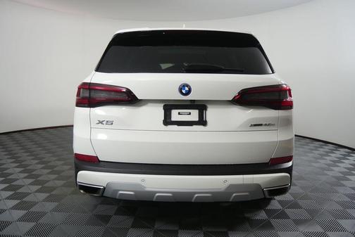 Alpine White 2023 BMW X5 PHEV xDrive45e