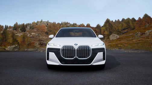 Mineral White Metallic 2026 BMW 740 740i