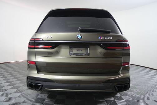 Manhattan Green Metallic 2024 BMW X7 M60i