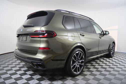Manhattan Green Metallic 2024 BMW X7 M60i