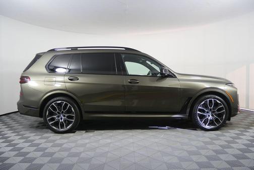 Manhattan Green Metallic 2024 BMW X7 M60i