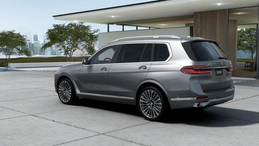 Skyscraper Grey Metallic 2027 BMW X7 xDrive40i