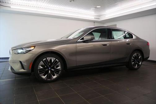 2025 BMW 530 i