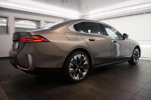 2025 BMW 530 i