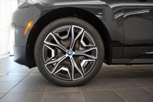 2025 BMW iX xDrive50