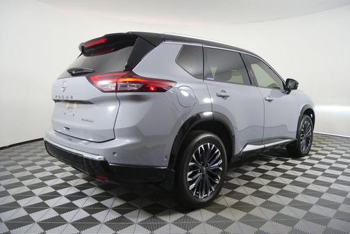 Boulder Gray Pearl/Super Black 2025 Nissan Rogue Platinum