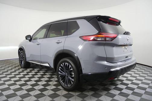 Boulder Gray Pearl/Super Black 2025 Nissan Rogue Platinum