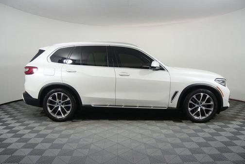Mineral White Metallic 2019 BMW X5 xDrive40i