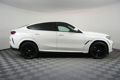2023 BMW X6 M50i