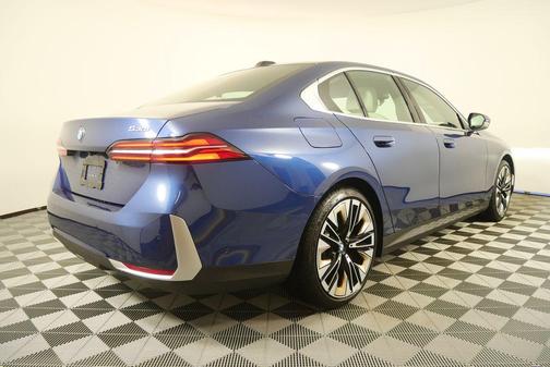 2025 BMW 530 i