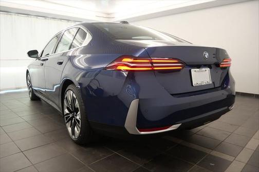 2025 BMW 530 i