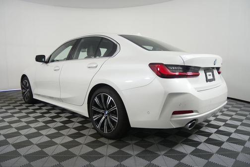 Mineral White Metallic 2025 BMW 330 330i