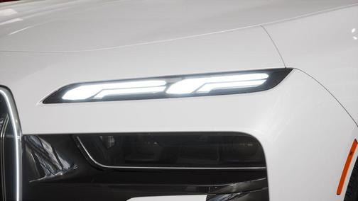 2026 BMW 750e i xDrive